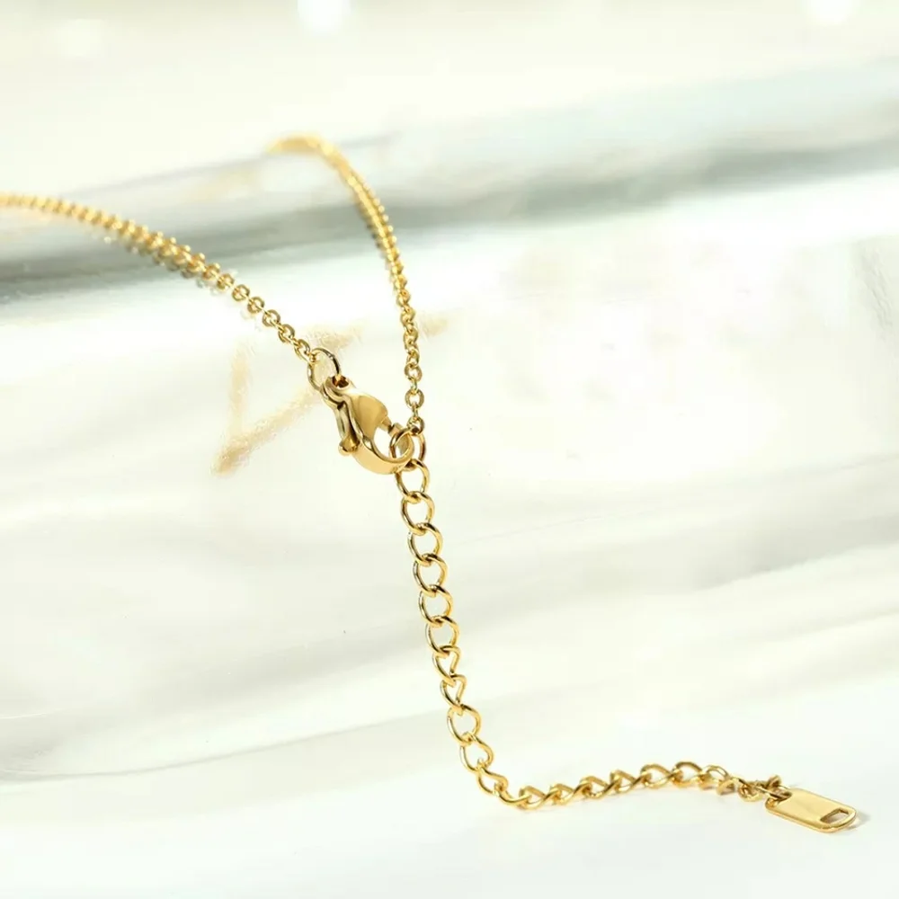 Initial K 18k gold plated initial necklace - Picture 6 of 6